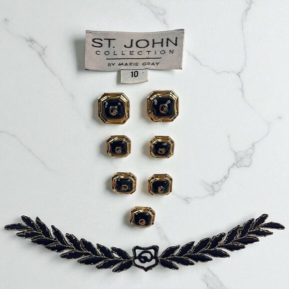 vintage ST JOHN lot of 7 piece Replacement Shank Logo Buttons Gold Navy Enamel - Picture 1 of 10